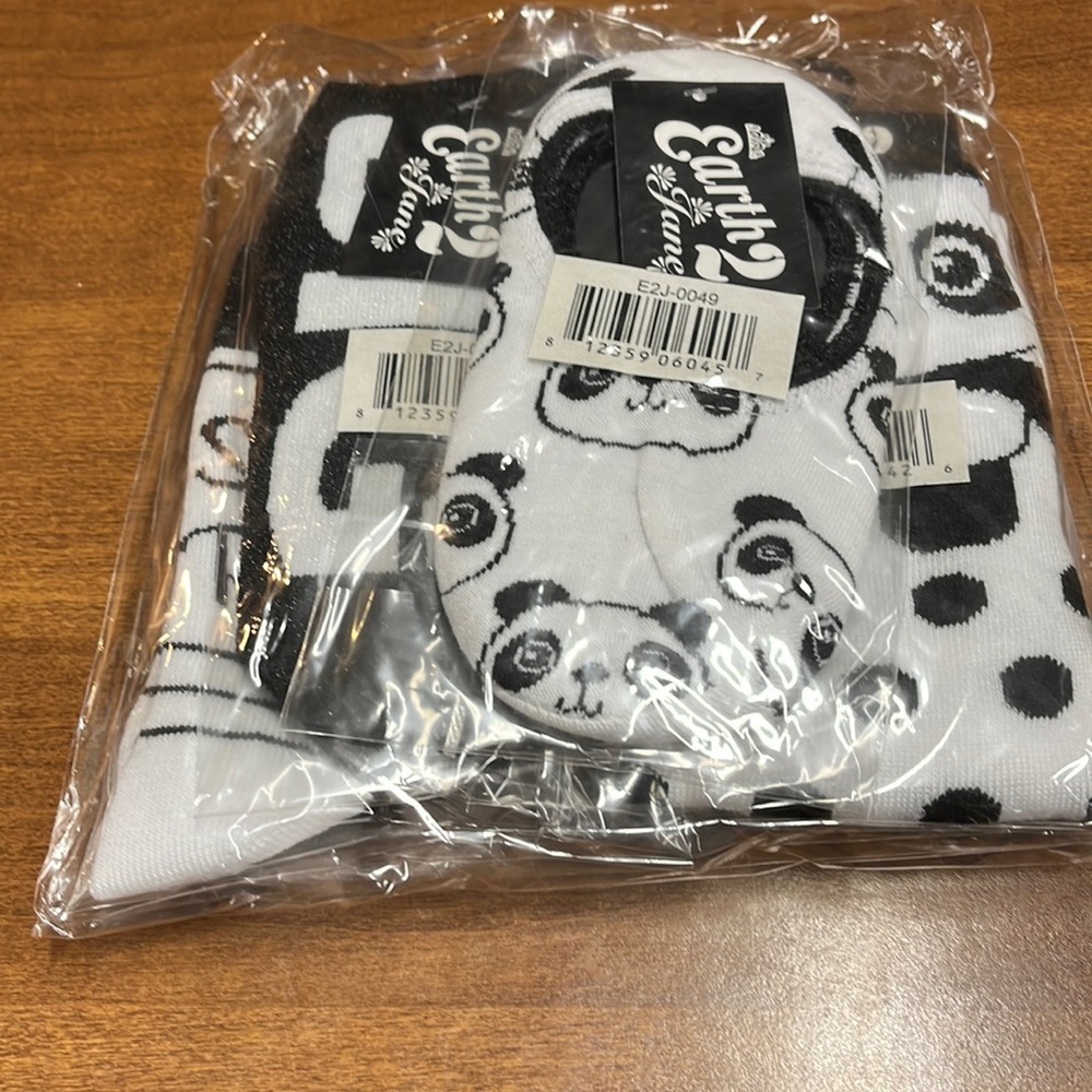 NWT Ankle Socks (4 pairs in bag)